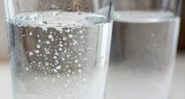sparkling water harms teeth