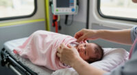 Babyglück Auf Der Fahrt In Die Klinik: Mutter Bringt Ihr Kind Im Rettungswagen Zur Welt - NDR.de